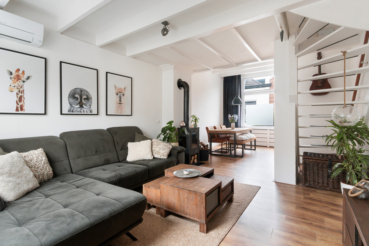 Tussenwoning te koop: Eigenhaard 31, Dordrecht