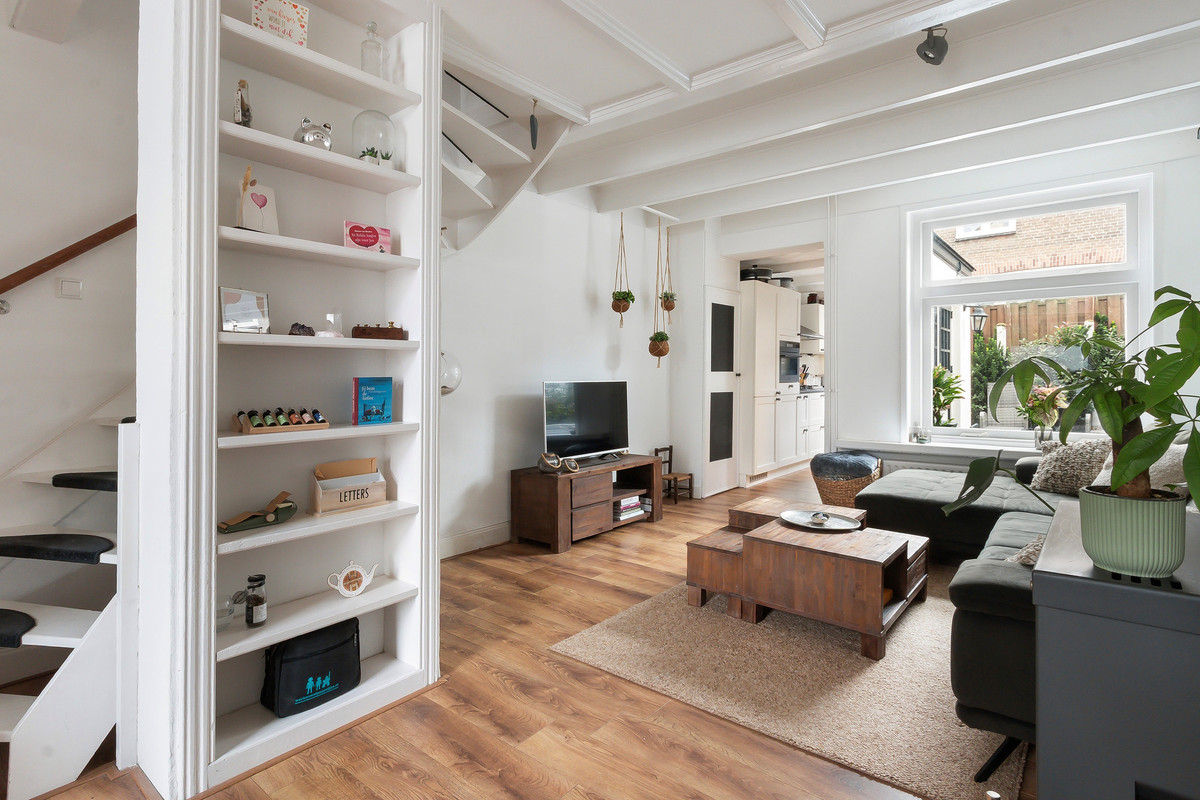 Tussenwoning te koop: Eigenhaard 31, Dordrecht
