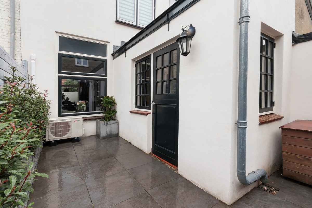 Tussenwoning te koop: Eigenhaard 31, Dordrecht