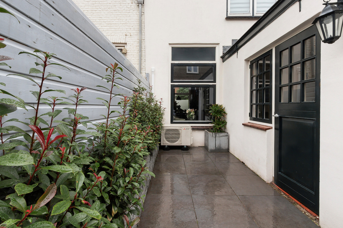 Tussenwoning te koop: Eigenhaard 31, Dordrecht