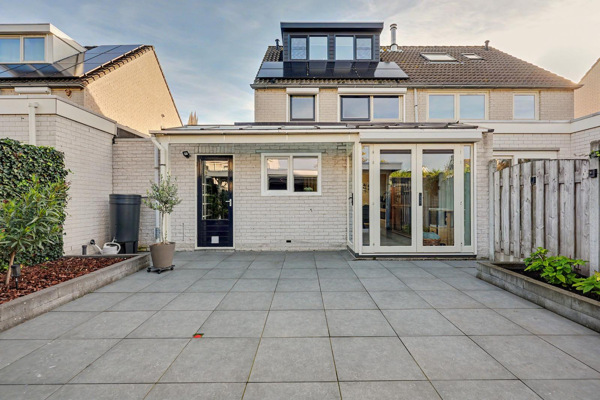 Tussenwoning te koop: Dr.W.Dreeslaan 9, Goes