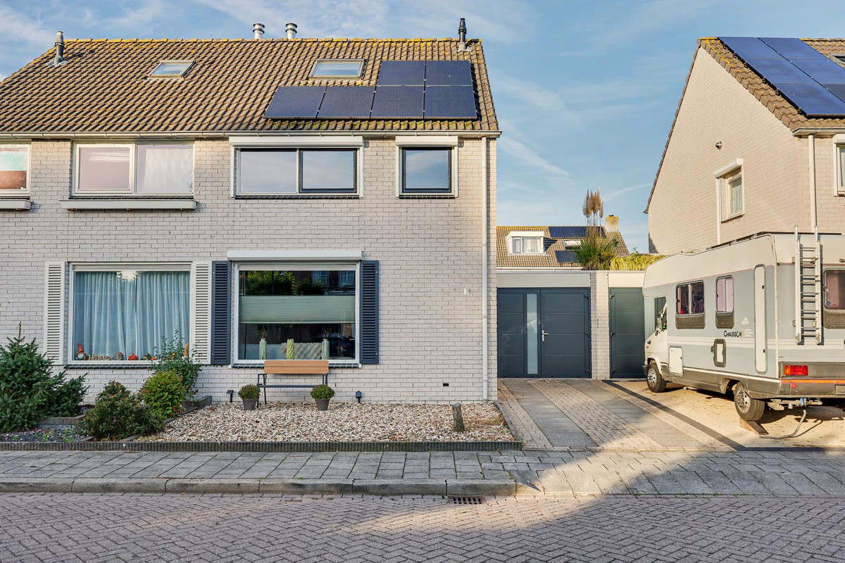 Tussenwoning te koop: Dr.W.Dreeslaan 9, Goes