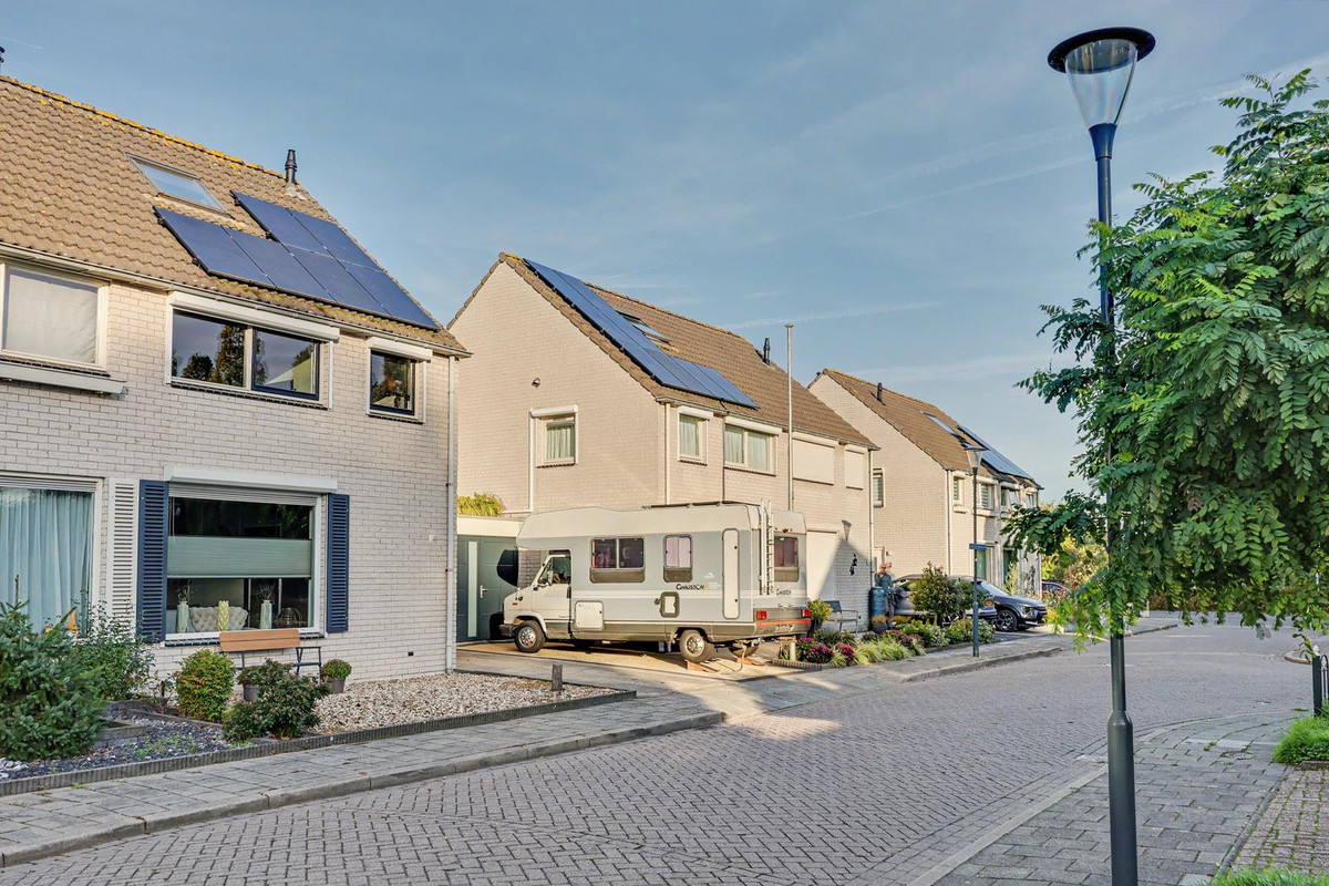 Tussenwoning te koop: Dr.W.Dreeslaan 9, Goes
