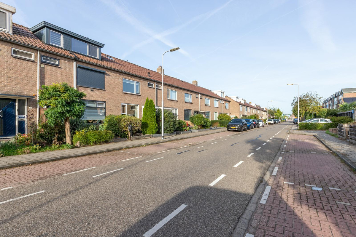 Tussenwoning te koop: Prins Bernhardstraat 53, Moordrecht