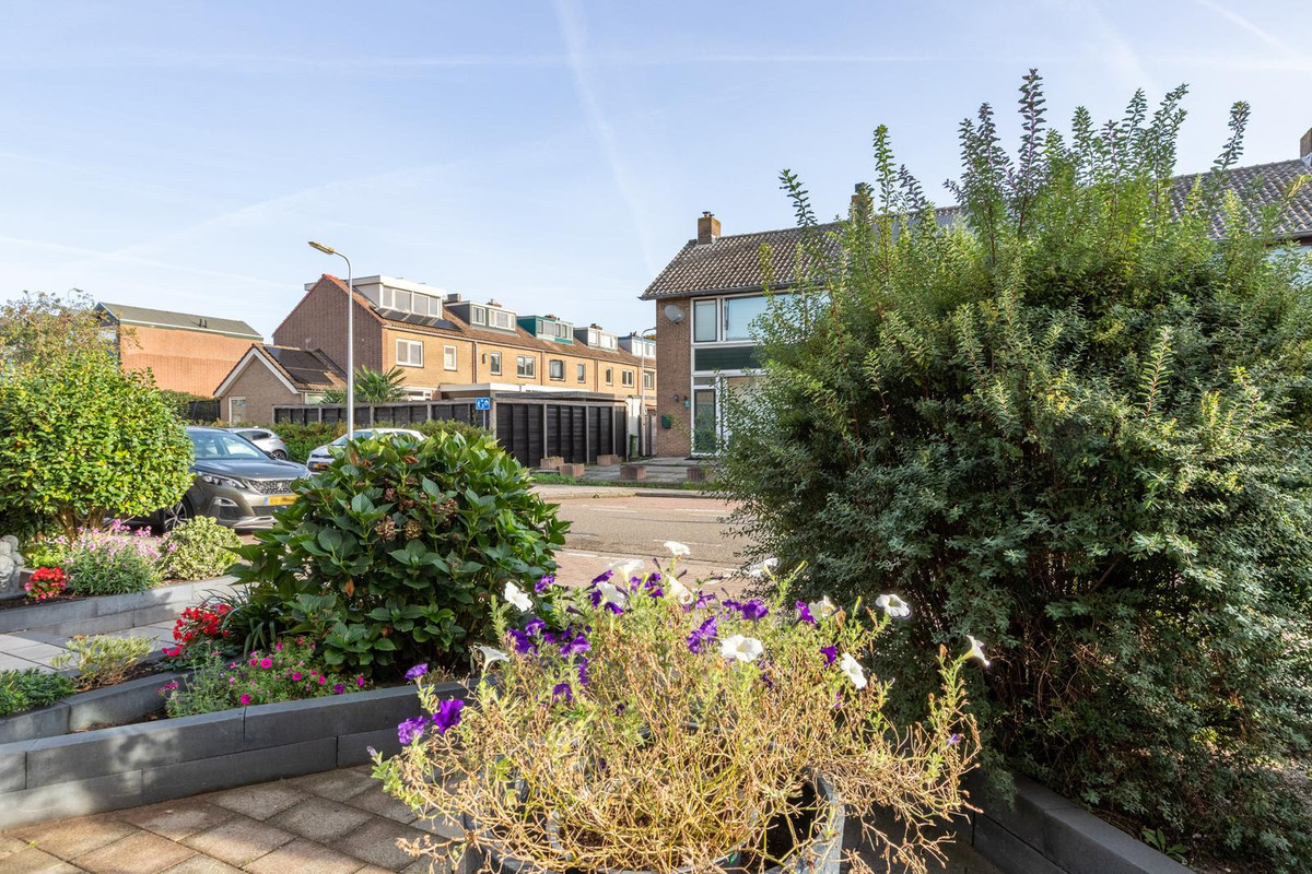 Tussenwoning te koop: Prins Bernhardstraat 53, Moordrecht