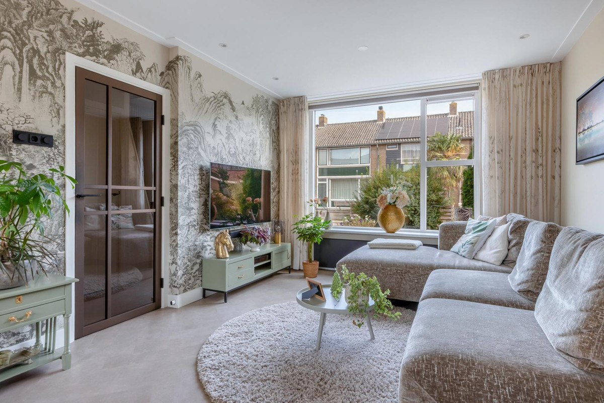 Tussenwoning te koop: Prins Bernhardstraat 53, Moordrecht