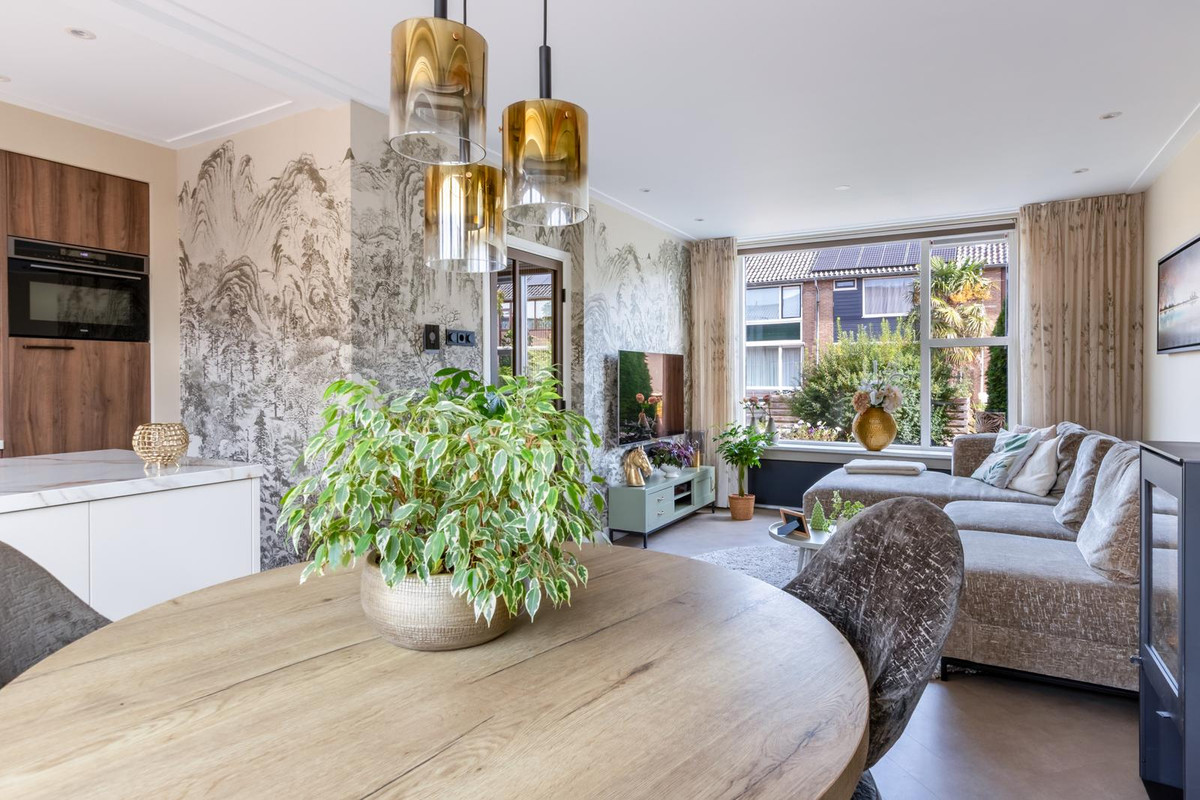 Tussenwoning te koop: Prins Bernhardstraat 53, Moordrecht