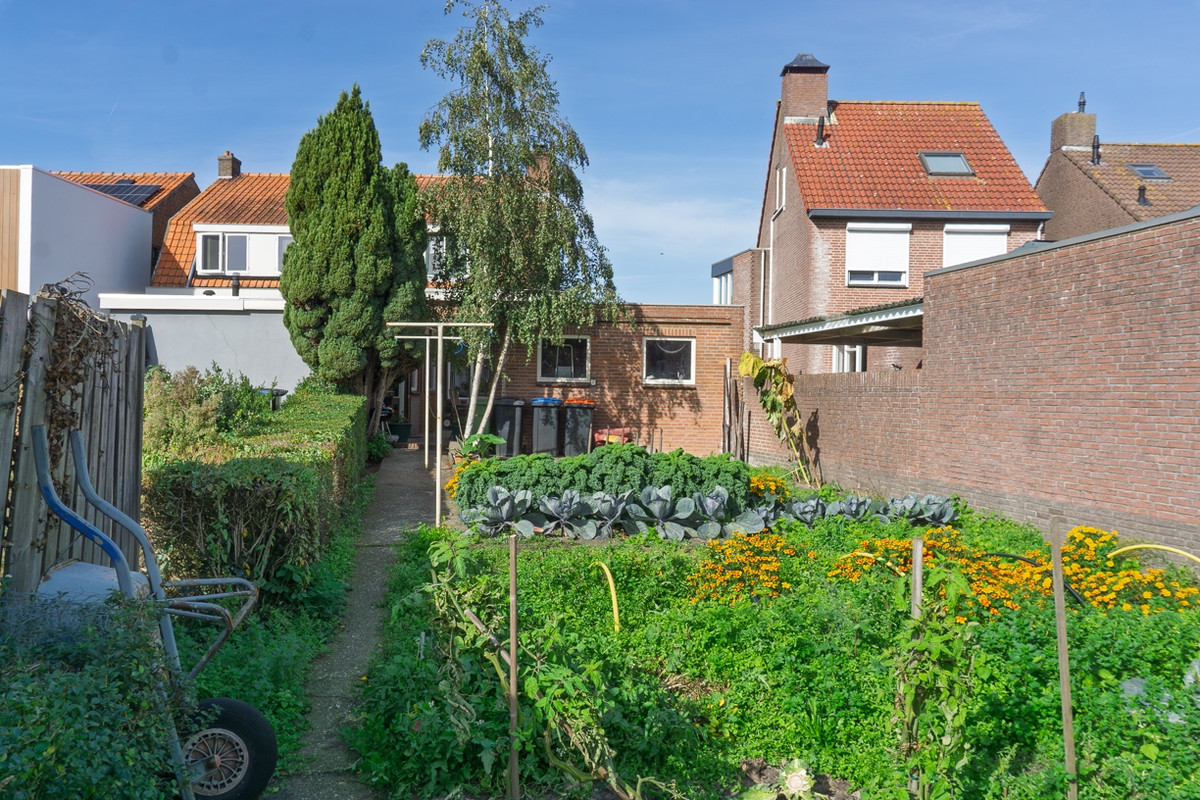 Twee-onder-één-kap te koop: Nicolaas Beetsstraat 10A, Bergen Op Zoom