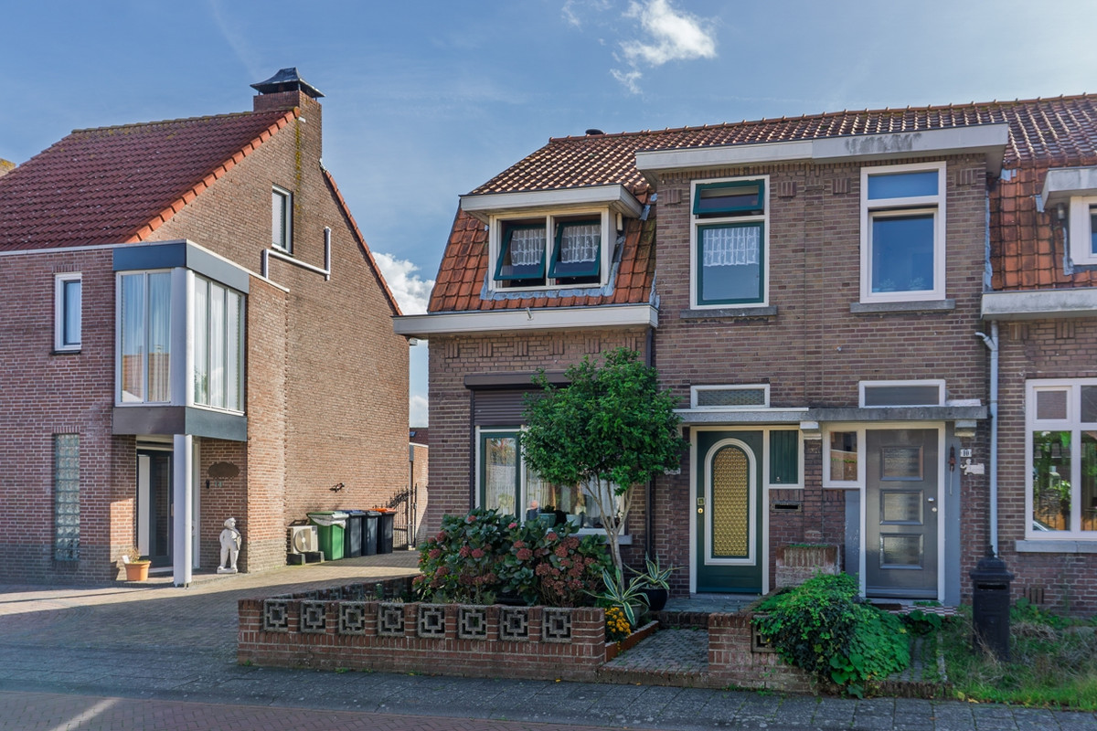 Twee-onder-één-kap te koop: Nicolaas Beetsstraat 10A, Bergen Op Zoom