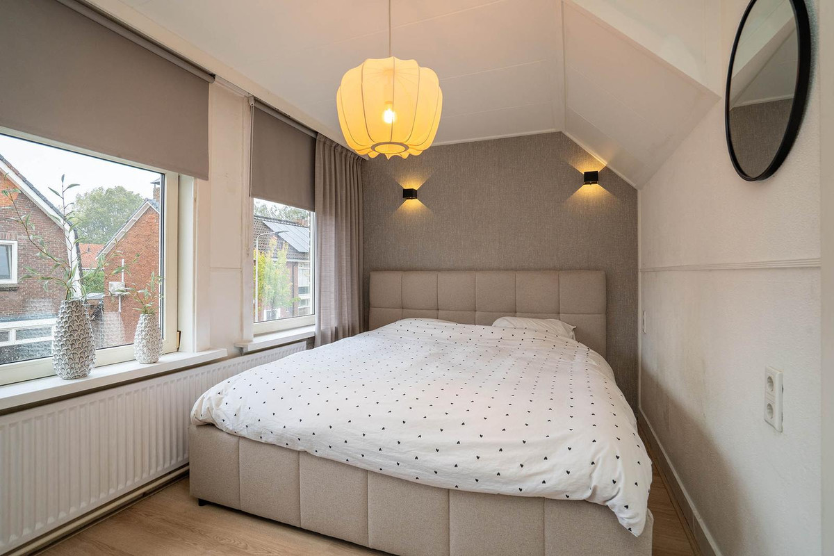 Twee-onder-één-kap te koop: Irisstraat 42, Enschede
