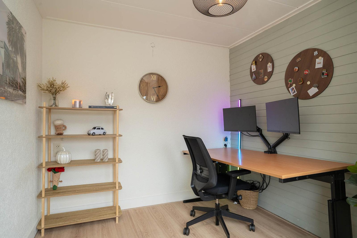 Twee-onder-één-kap te koop: Irisstraat 42, Enschede