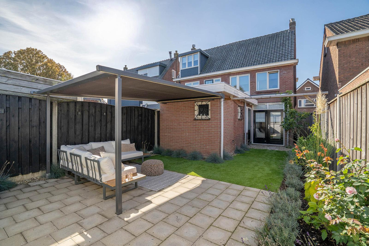 Twee-onder-één-kap te koop: Irisstraat 42, Enschede