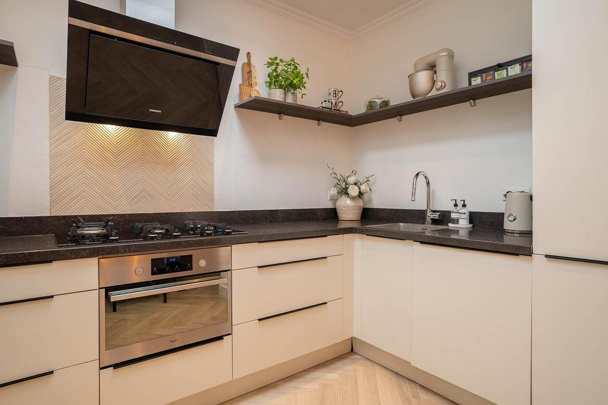 Twee-onder-één-kap te koop: Irisstraat 42, Enschede
