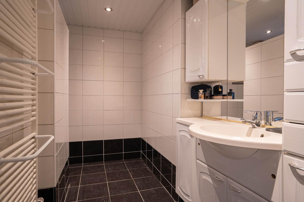 Twee-onder-één-kap te koop: Irisstraat 42, Enschede