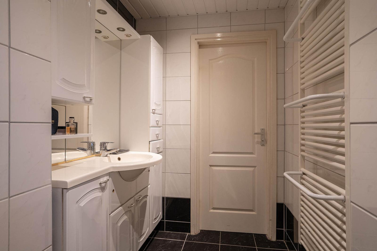 Twee-onder-één-kap te koop: Irisstraat 42, Enschede