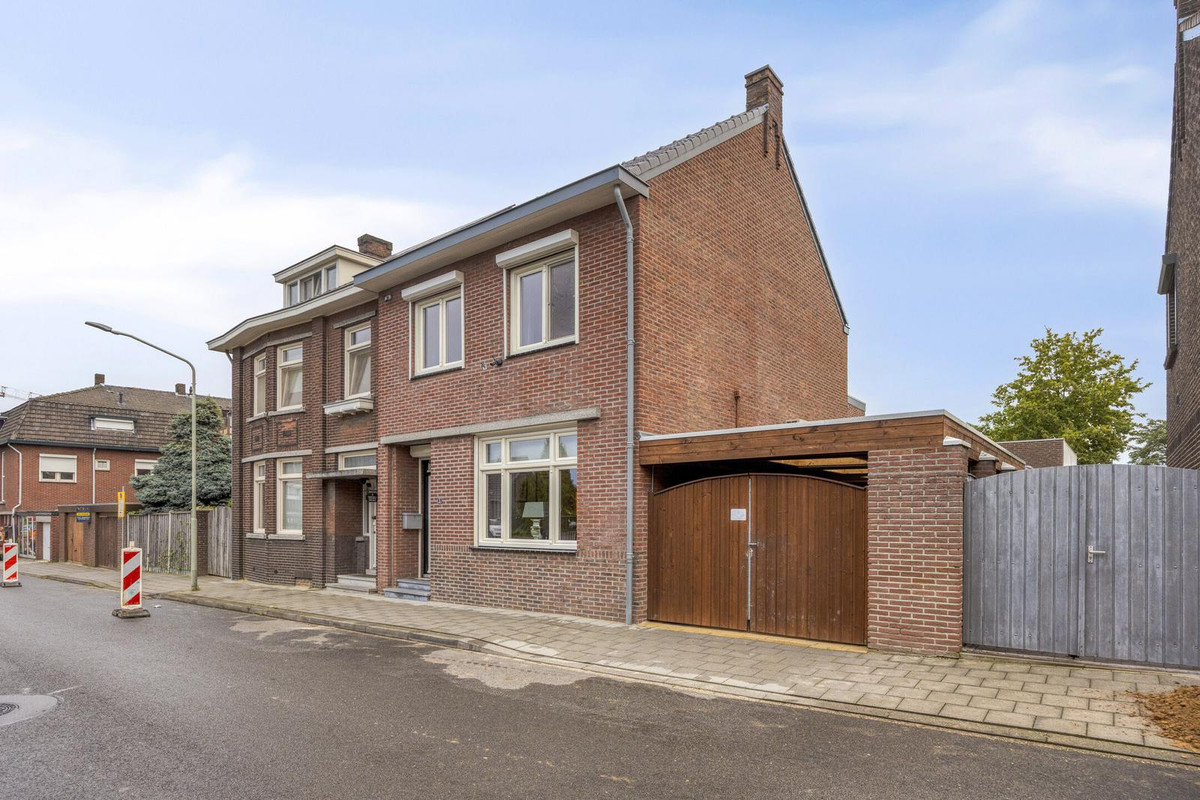 Twee-onder-één-kap te koop: Parallelweg 5, Tegelen