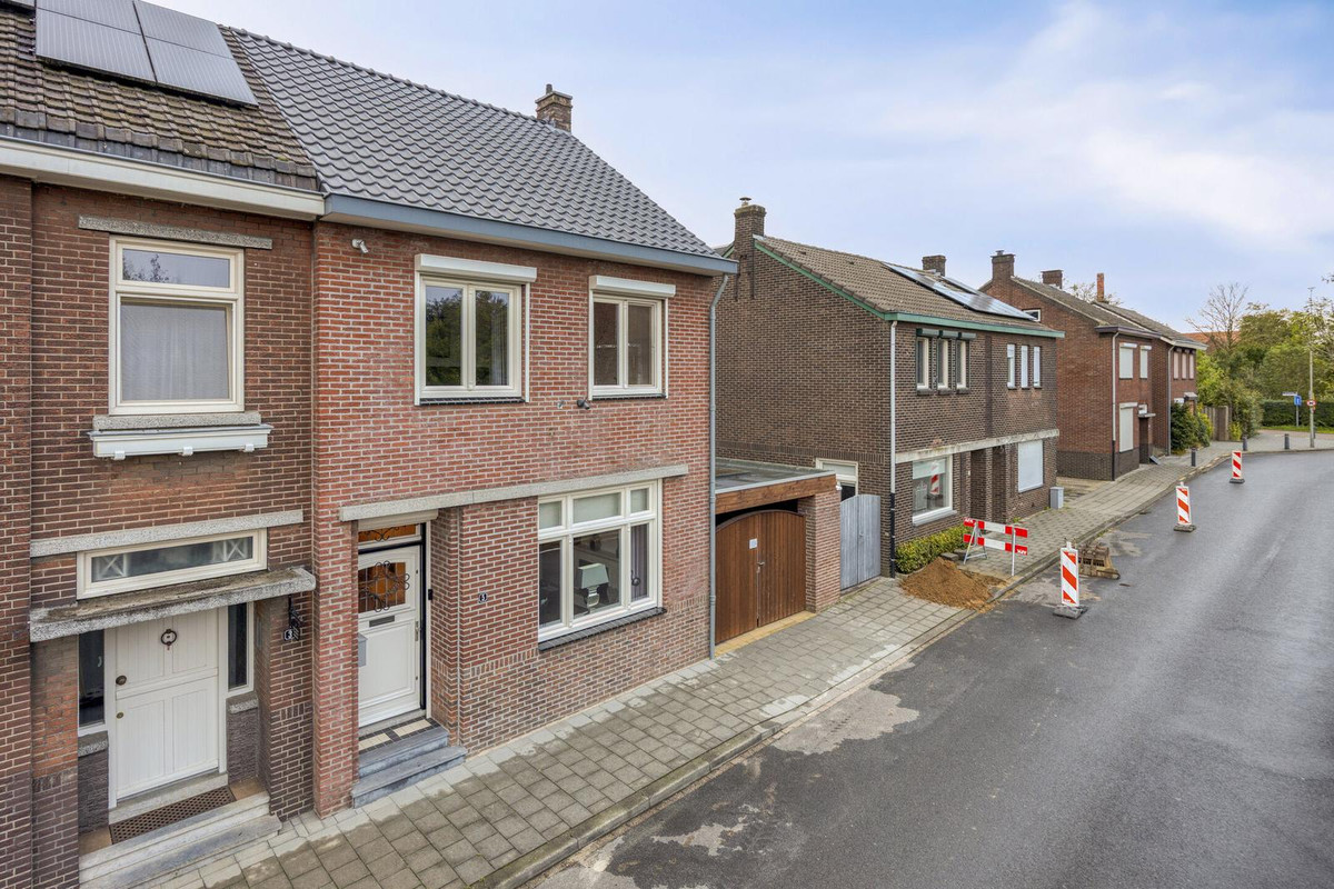 Twee-onder-één-kap te koop: Parallelweg 5, Tegelen