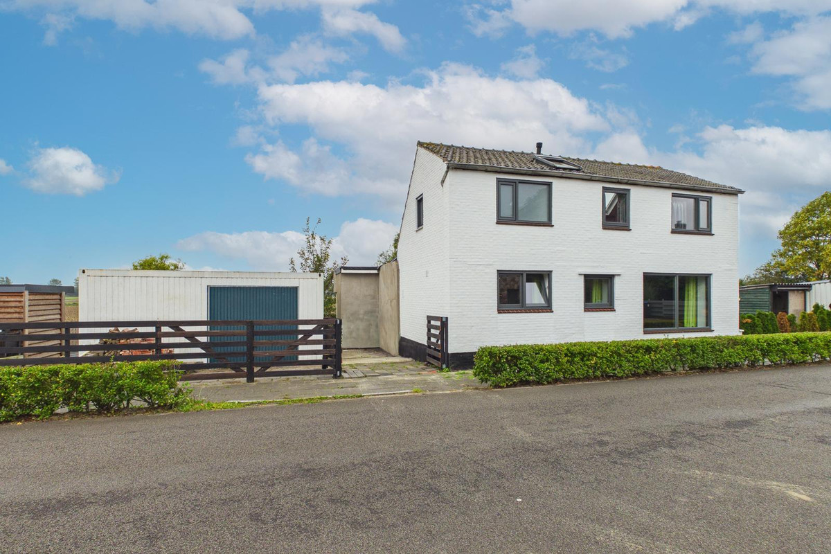 Vrijstaande woning te koop: Hulsterweg 144, Terhole
