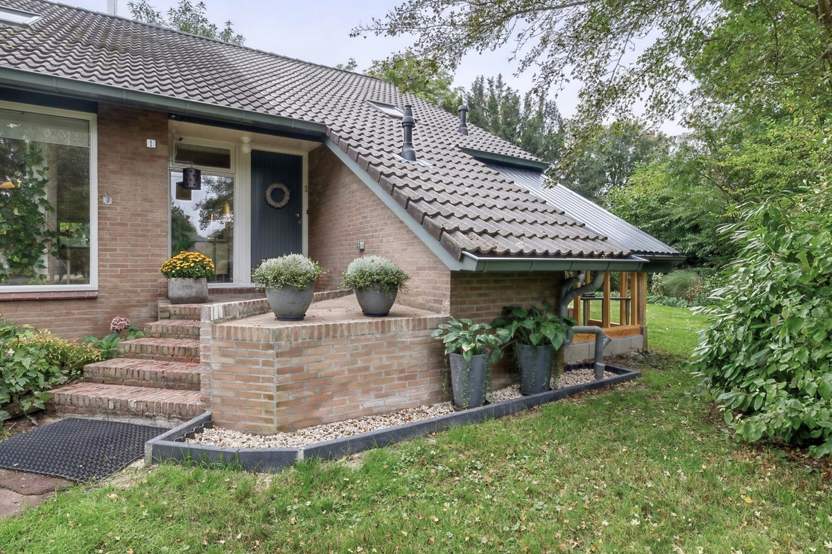 Vrijstaande woning te koop: Johan Horalaan 1, Midwolda