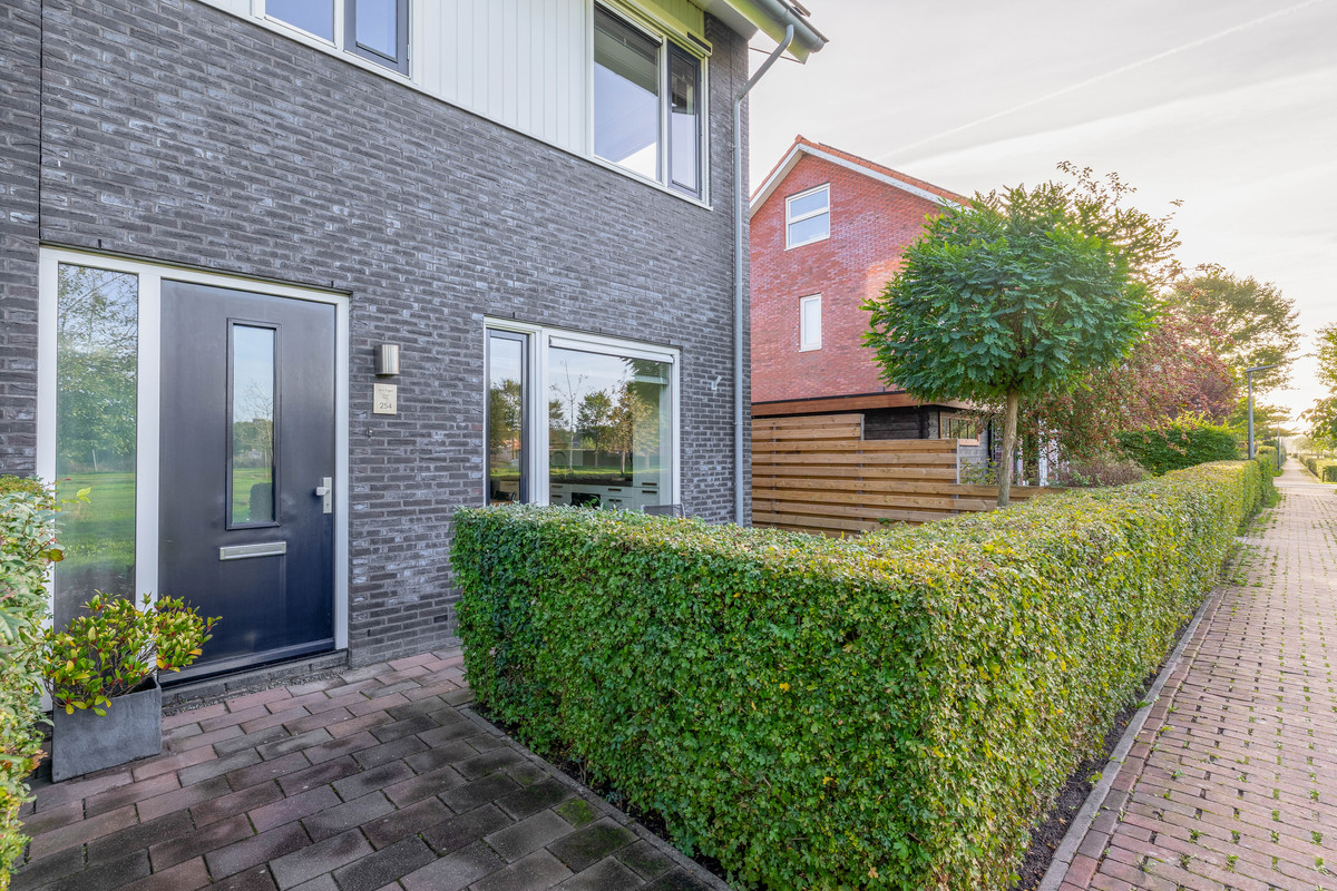 Hoekwoning te koop: Meeroeverslaan 254, Meerstad