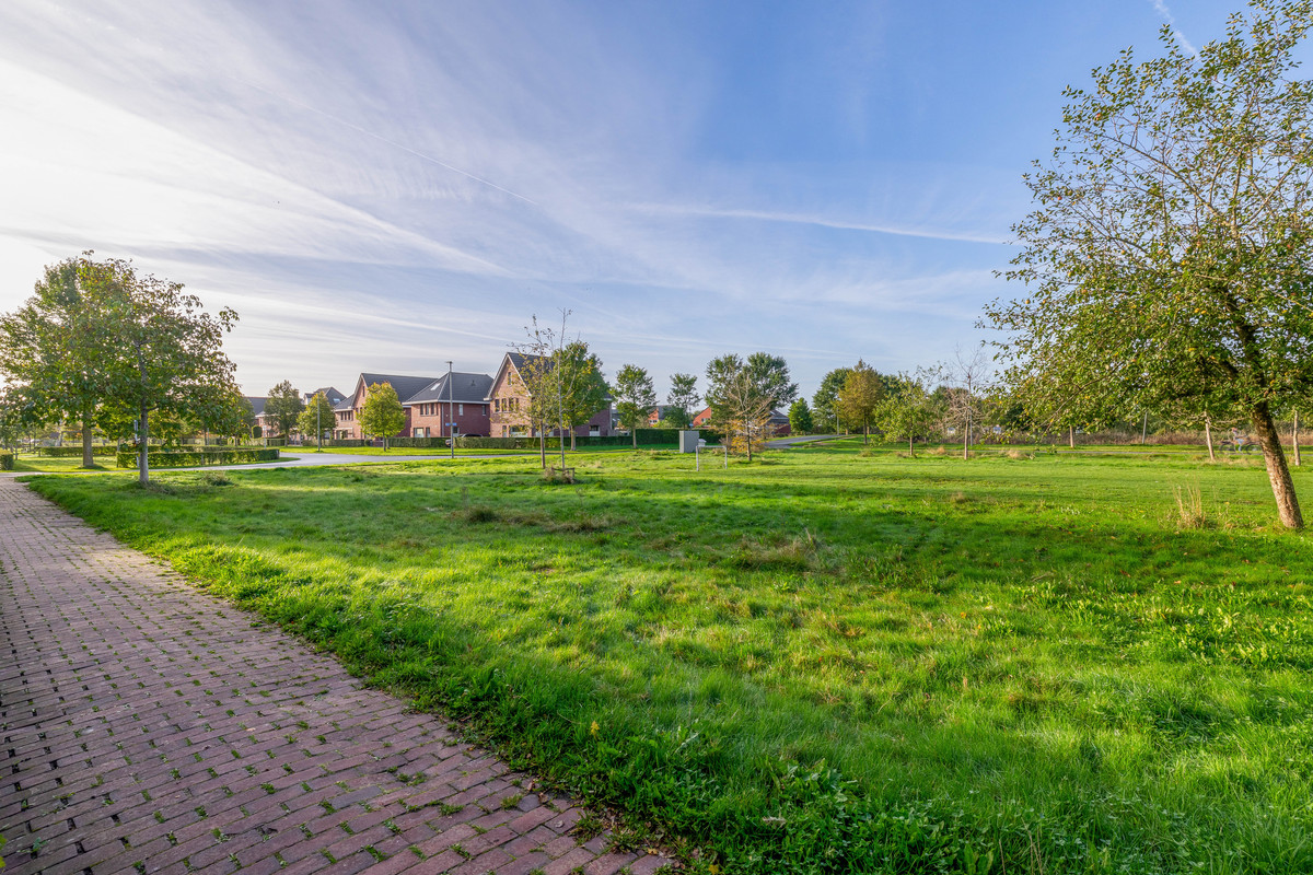 Hoekwoning te koop: Meeroeverslaan 254, Meerstad
