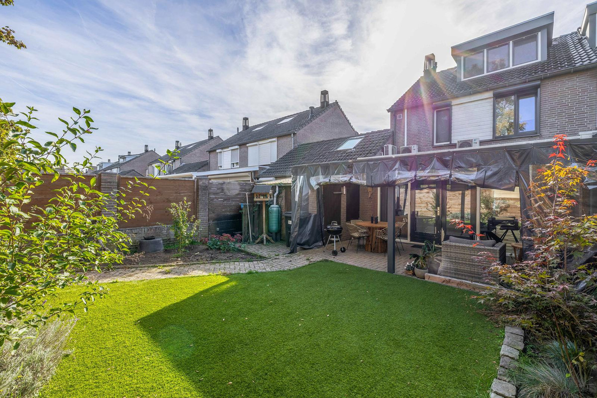 Tussenwoning te koop: Mimosastraat 26, Venlo