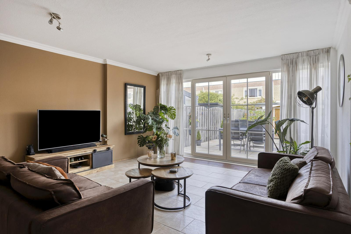 Tussenwoning te koop: Lena Blok-Woutsstraat 33, Rotterdam