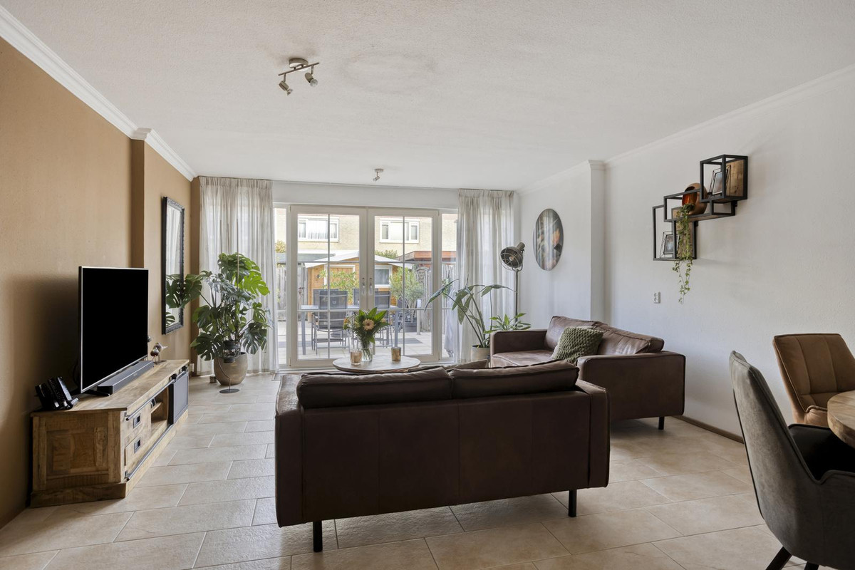 Tussenwoning te koop: Lena Blok-Woutsstraat 33, Rotterdam