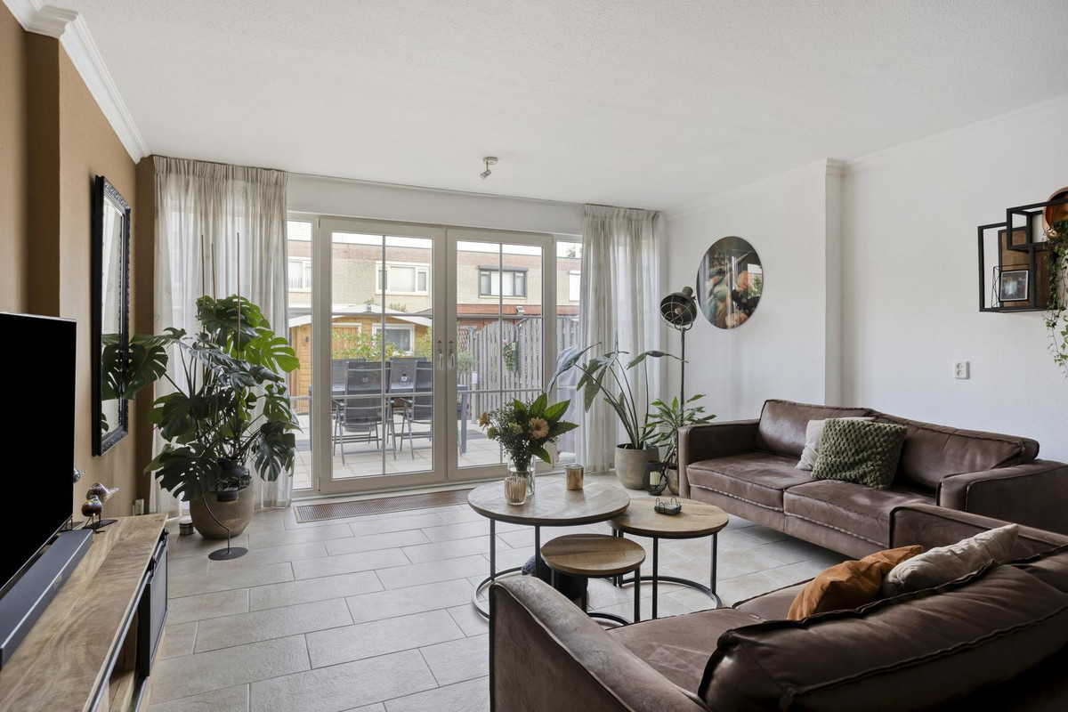 Tussenwoning te koop: Lena Blok-Woutsstraat 33, Rotterdam