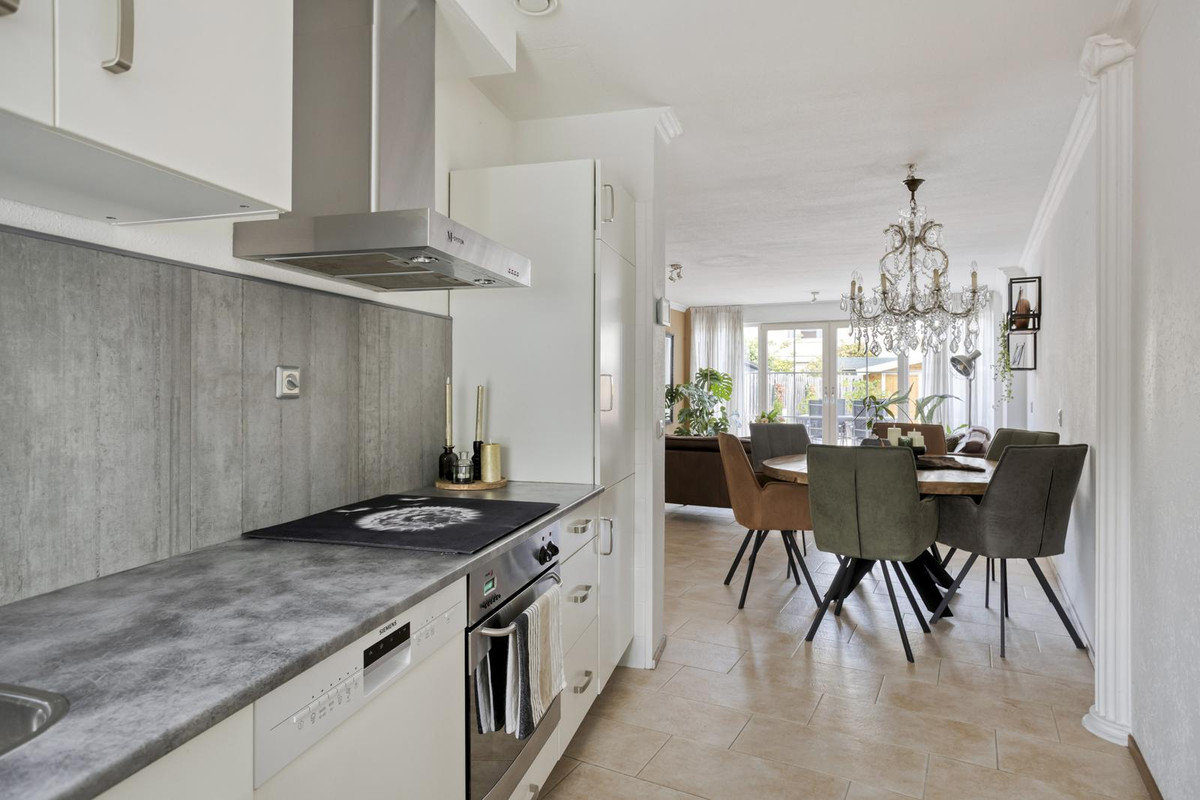 Tussenwoning te koop: Lena Blok-Woutsstraat 33, Rotterdam