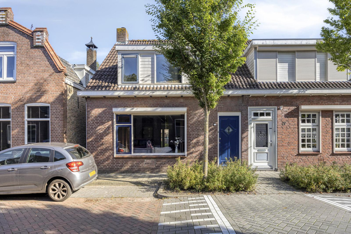 Twee-onder-één-kap te koop: Besoyensestraat 25, Waalwijk