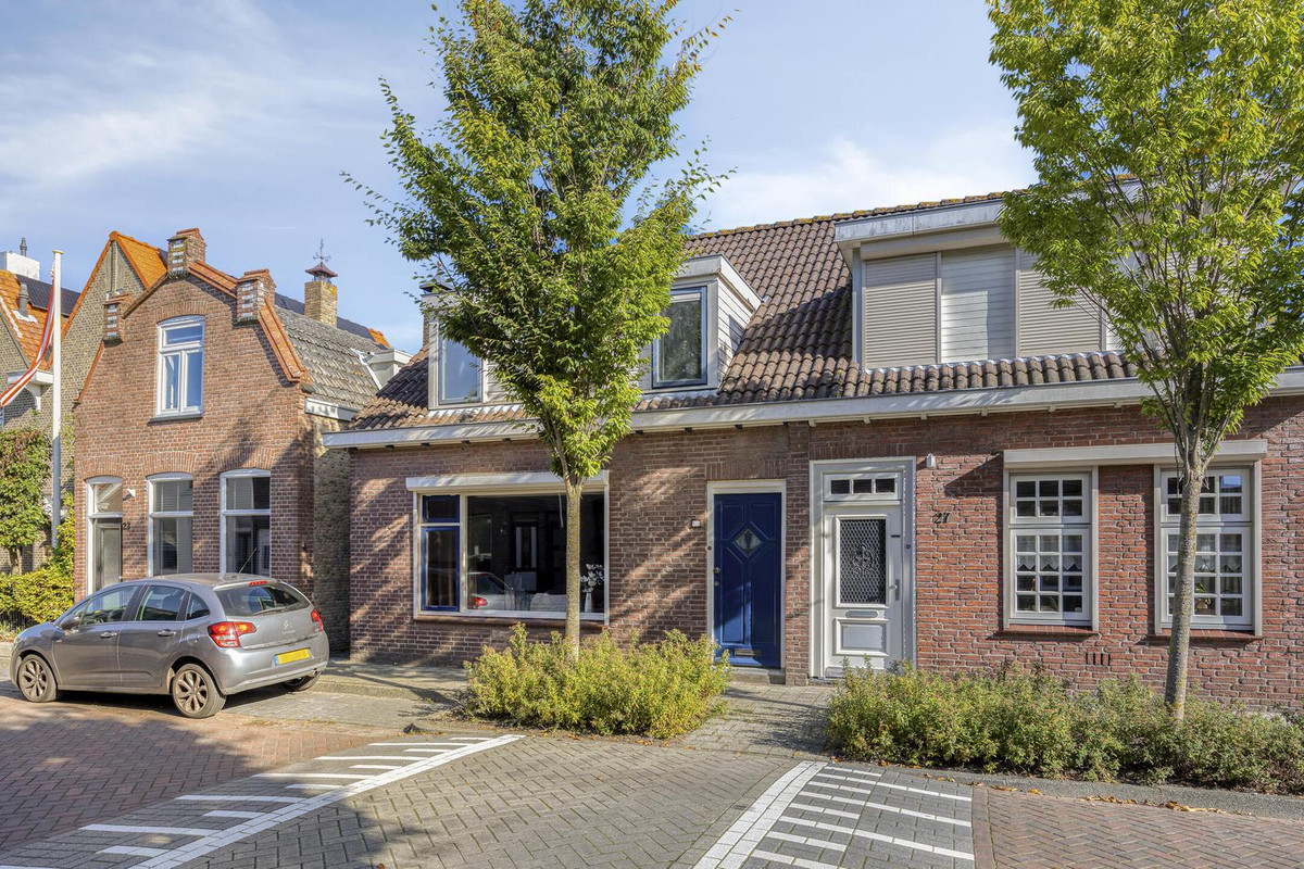 Twee-onder-één-kap te koop: Besoyensestraat 25, Waalwijk