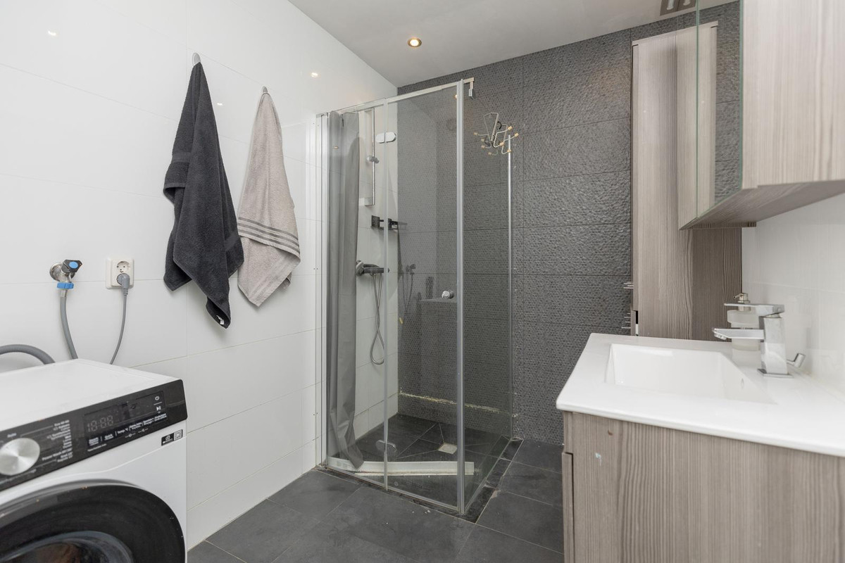 Appartement te koop: strevelsweg 229, Rotterdam
