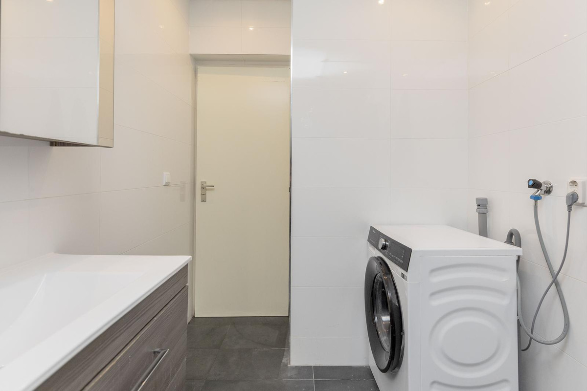 Appartement te koop: strevelsweg 229, Rotterdam