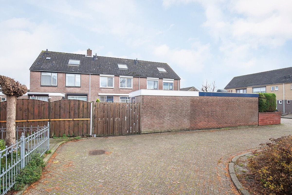 Tussenwoning te huur: Gerberalaan 27, Hoek