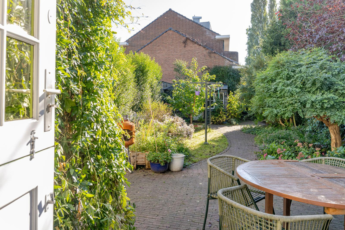 Twee-onder-één-kap te koop: Boergoensevliet 70, Rotterdam