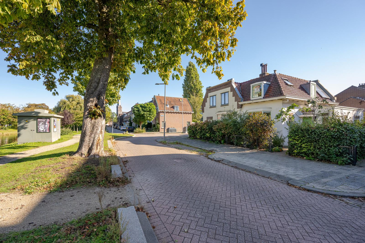 Twee-onder-één-kap te koop: Boergoensevliet 70, Rotterdam