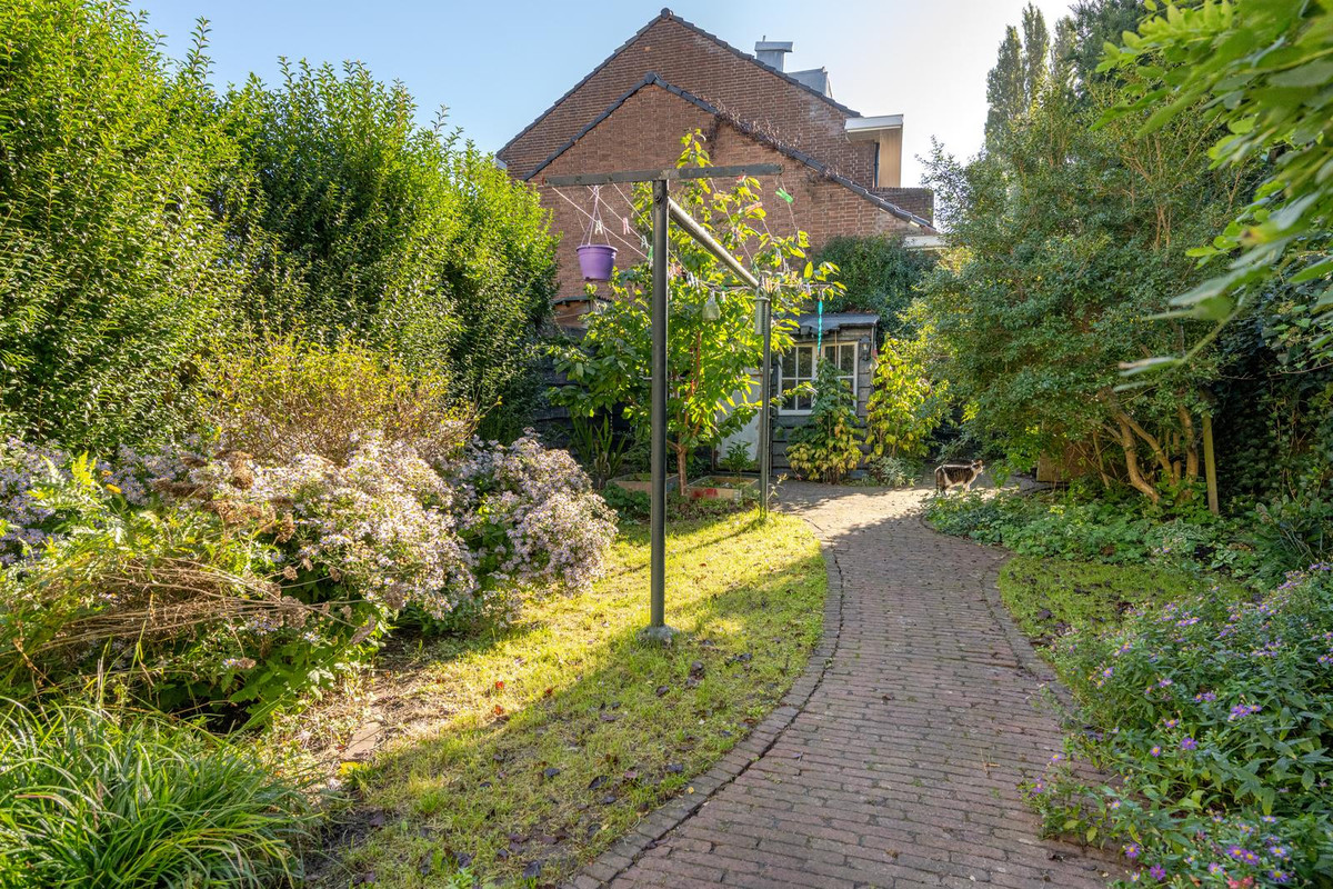 Twee-onder-één-kap te koop: Boergoensevliet 70, Rotterdam