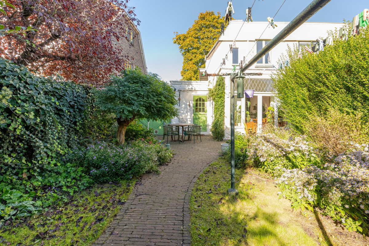 Twee-onder-één-kap te koop: Boergoensevliet 70, Rotterdam