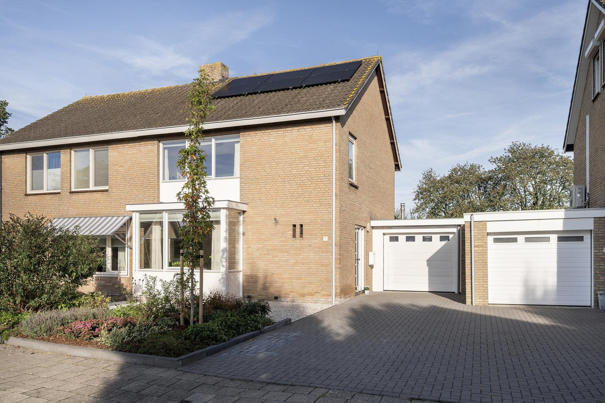 Tussenwoning te koop: Burgemeester van Berchemstraat 3, Tholen