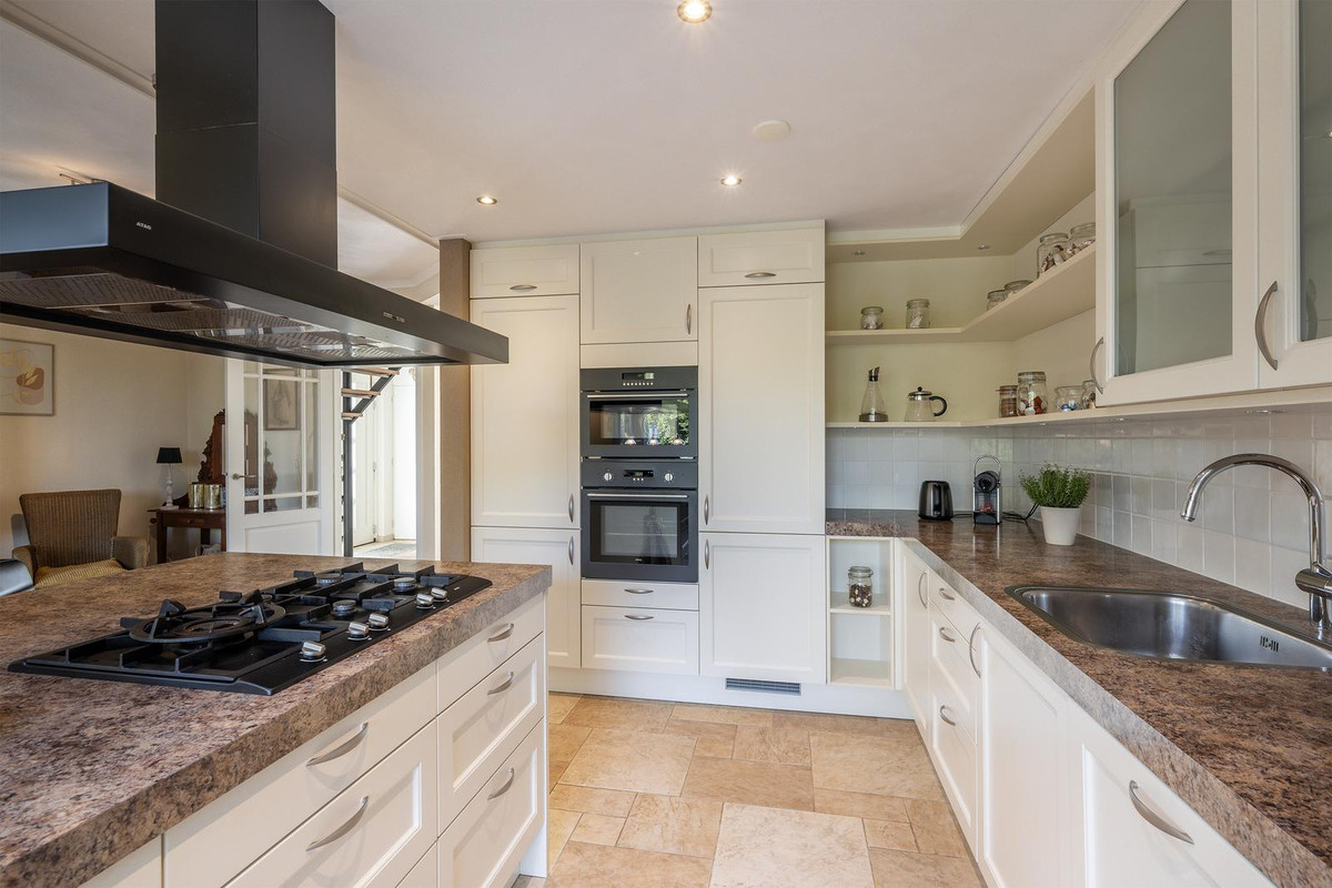 Tussenwoning te koop: Burgemeester van Berchemstraat 3, Tholen