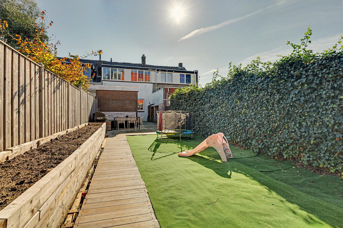 Tussenwoning te koop: M.A.de Ruijterlaan 20, Goes