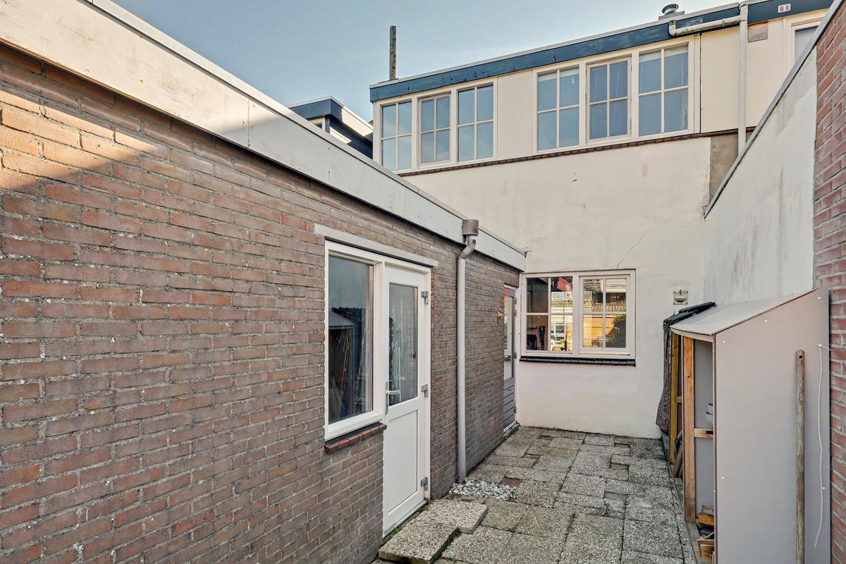 Tussenwoning te koop: M.A.de Ruijterlaan 20, Goes