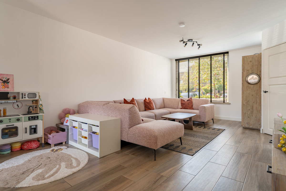 Tussenwoning te koop: Wilgenhof 3, Zoeterwoude