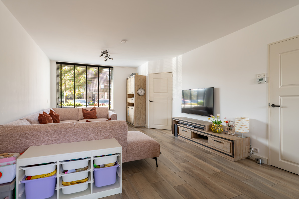 Tussenwoning te koop: Wilgenhof 3, Zoeterwoude