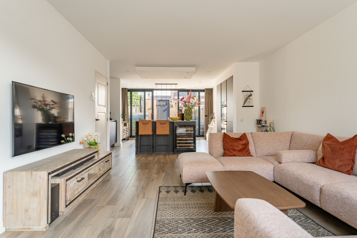 Tussenwoning te koop: Wilgenhof 3, Zoeterwoude
