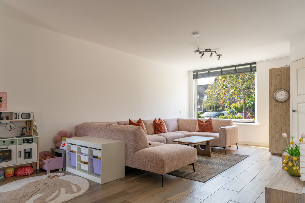 Tussenwoning te koop: Wilgenhof 3, Zoeterwoude