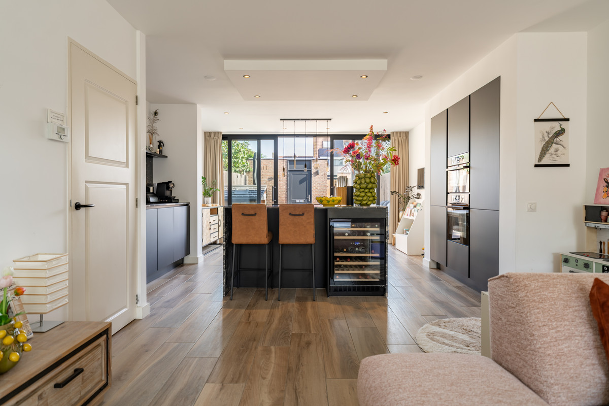 Tussenwoning te koop: Wilgenhof 3, Zoeterwoude