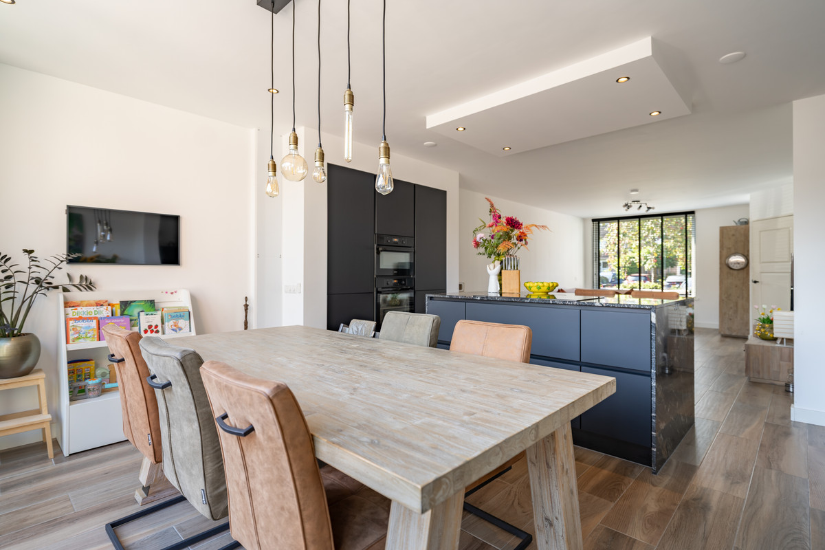 Tussenwoning te koop: Wilgenhof 3, Zoeterwoude