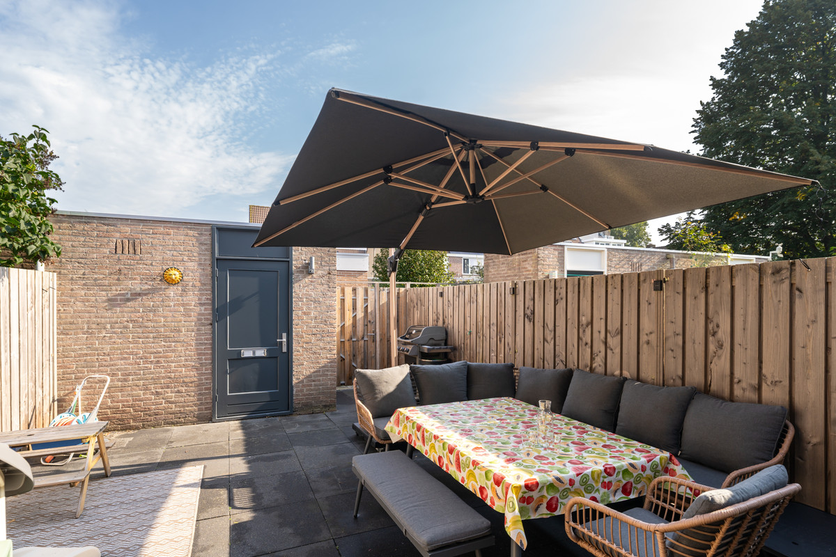 Tussenwoning te koop: Wilgenhof 3, Zoeterwoude
